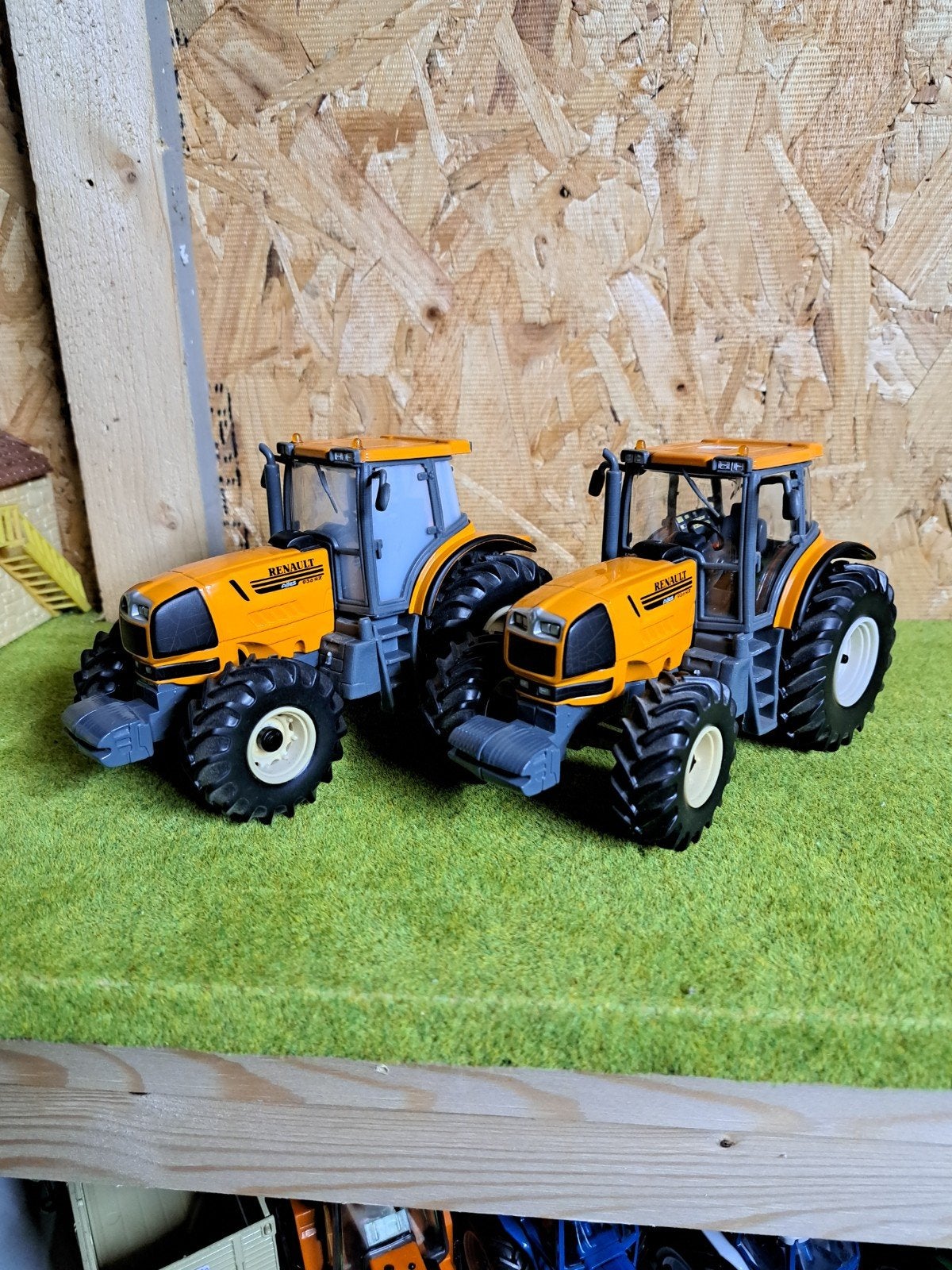 Renault Atles 936 RZ van Universal Hobbies nr. UH-2200, Hobby en Vrije tijd, Ophalen of Verzenden, Zo goed als nieuw, Tractor of Landbouw