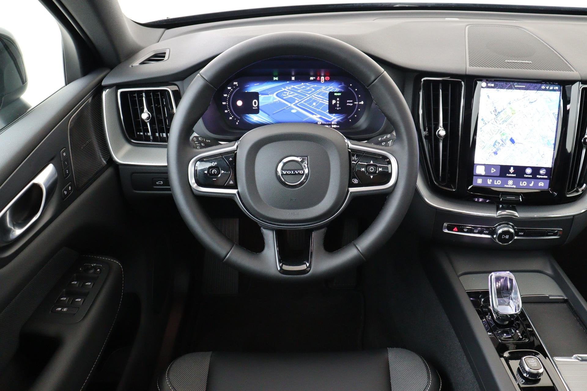 Volvo XC60 T6 PLUG-IN HYBRID AWD PLUS BLACK EDITION -PANO.DA, Auto's, Automaat, 12 maanden, Gebruikt, 4 cilinders