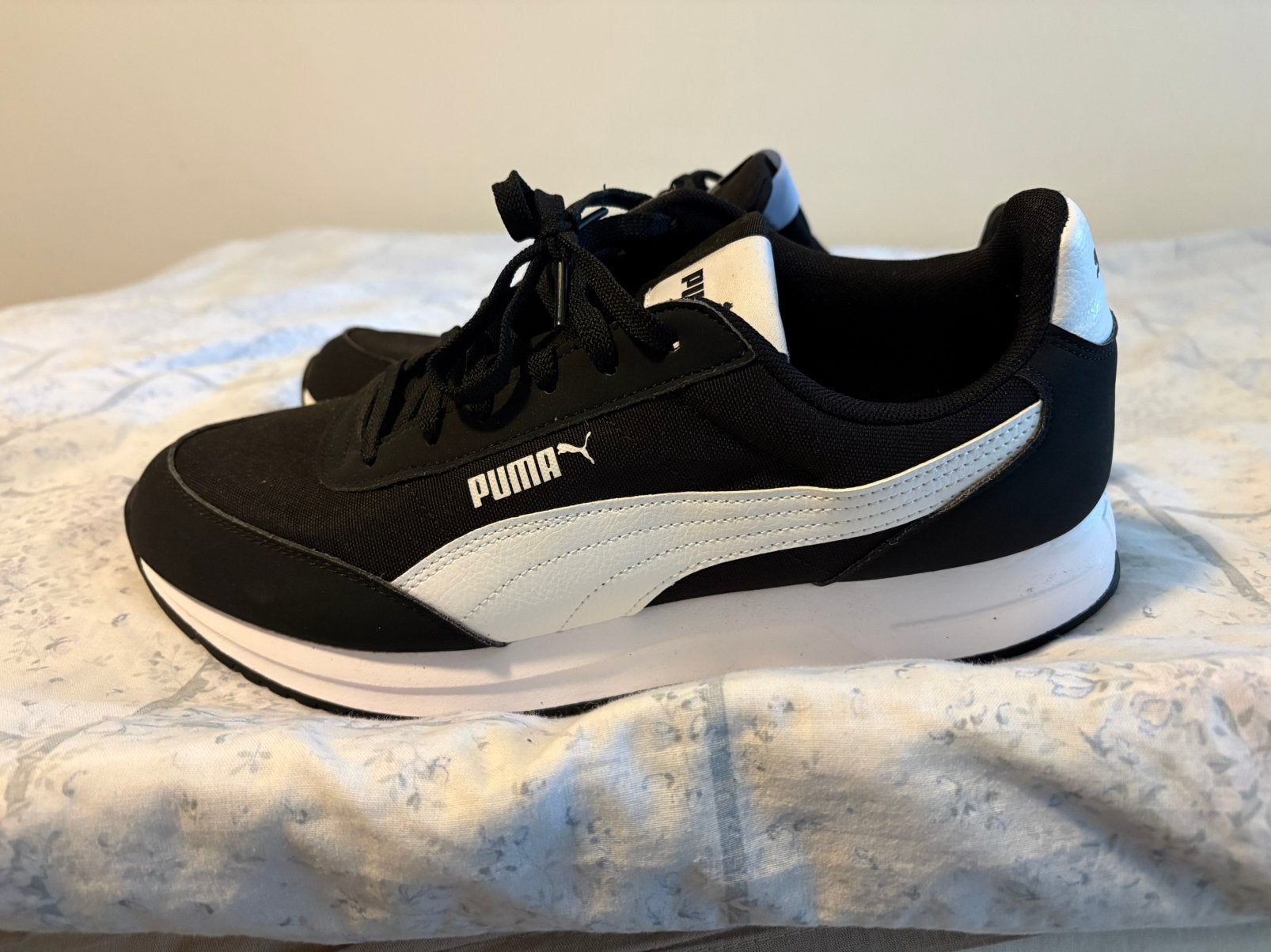 Puma schoenen maat 46, Kleding | Heren, Schoenen, Ophalen of Verzenden, Zo goed als nieuw, Zwart