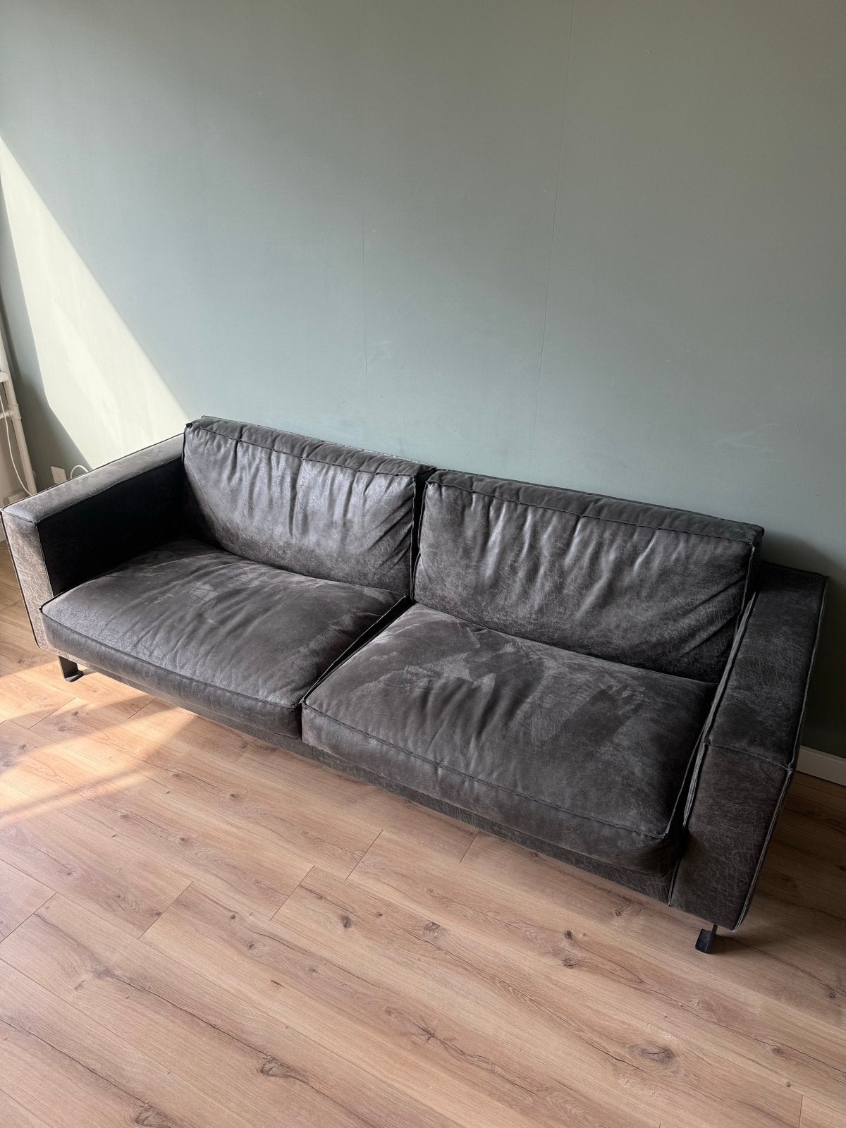Comfortabele grijze leren zitbank (3-4 persoons), Ophalen, Gebruikt, 200 tot 250 cm, Vierpersoons of meer