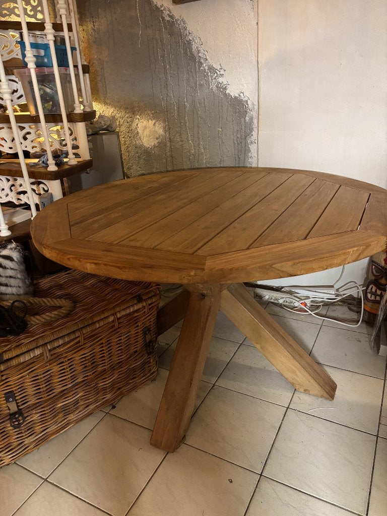 Eettafel hout rond op kruis voet, Ophalen, Gebruikt, Rond, Vier personen