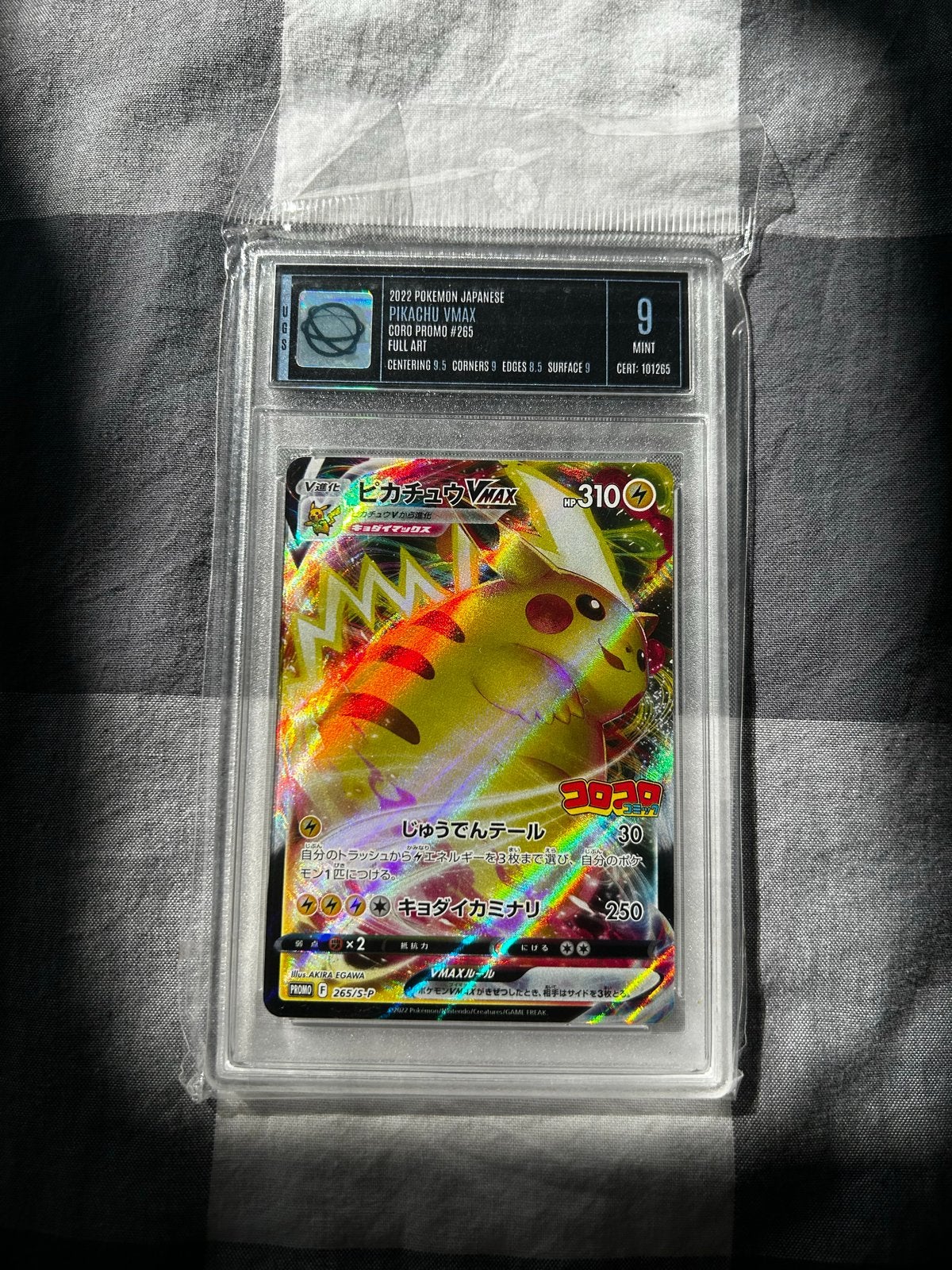 Graded Pikachu VMAX 265 Japans UGS 9, Ophalen of Verzenden, Zo goed als nieuw, Losse kaart, Foil