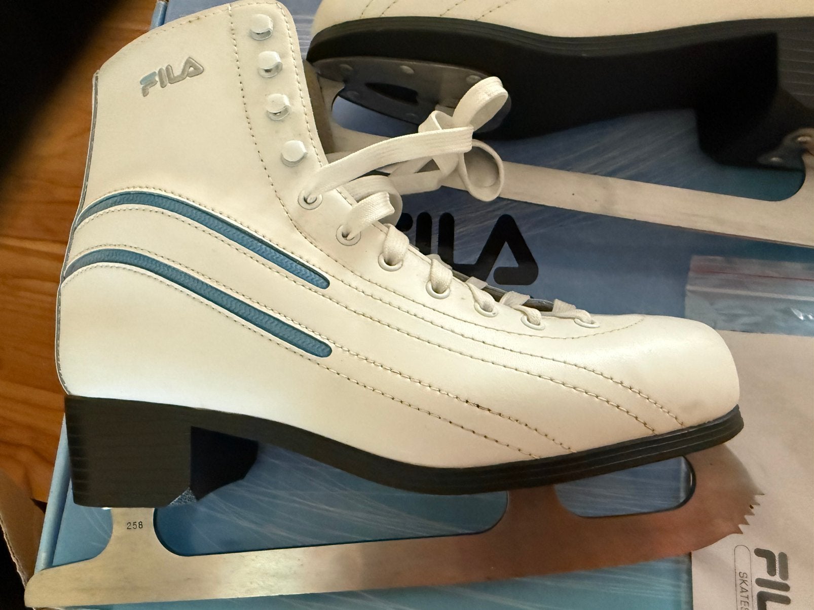 Fila kunstschaatsen Maat 41, Sport en Fitness, Schaatsen, Ophalen, Zo goed als nieuw, Kunstschaatsen, Overige merken