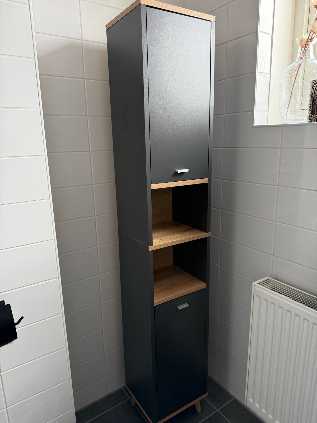 Hoge badkamerkast - Zwart met houtlook accenten, Huis en Inrichting, Ophalen, (Half)hoge kast, Minder dan 50 cm, Zo goed als nieuw