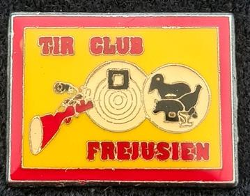 TIR Club- Freiusien- rood geel epoxy, Verzamelen, Speldjes, Pins en Buttons, Verzenden, Nieuw, Sport, Speldje of Pin