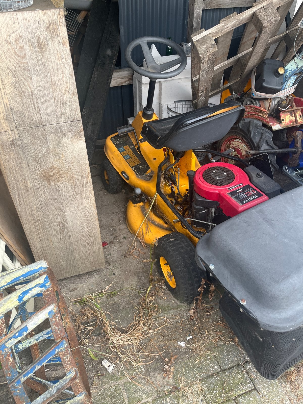 Stiga Garden Zitmaaier - 12.5 PK Briggs & Stratton, Ophalen, Cirkelmaaier, Gebruikt, Opvangbak