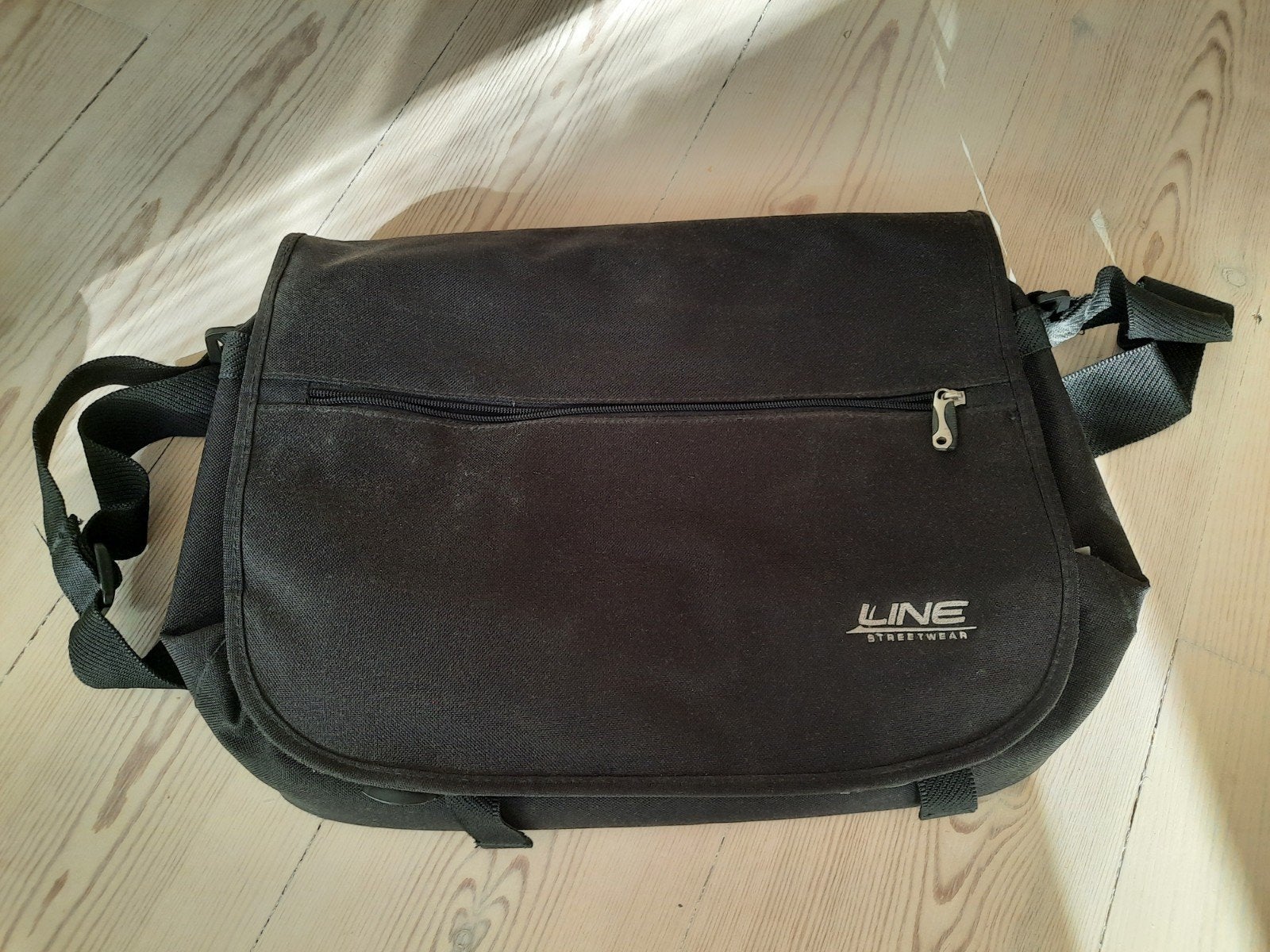 LINE Streetwear laptoptas - Zwart met schouderband, Ophalen, Gebruikt, Zwart