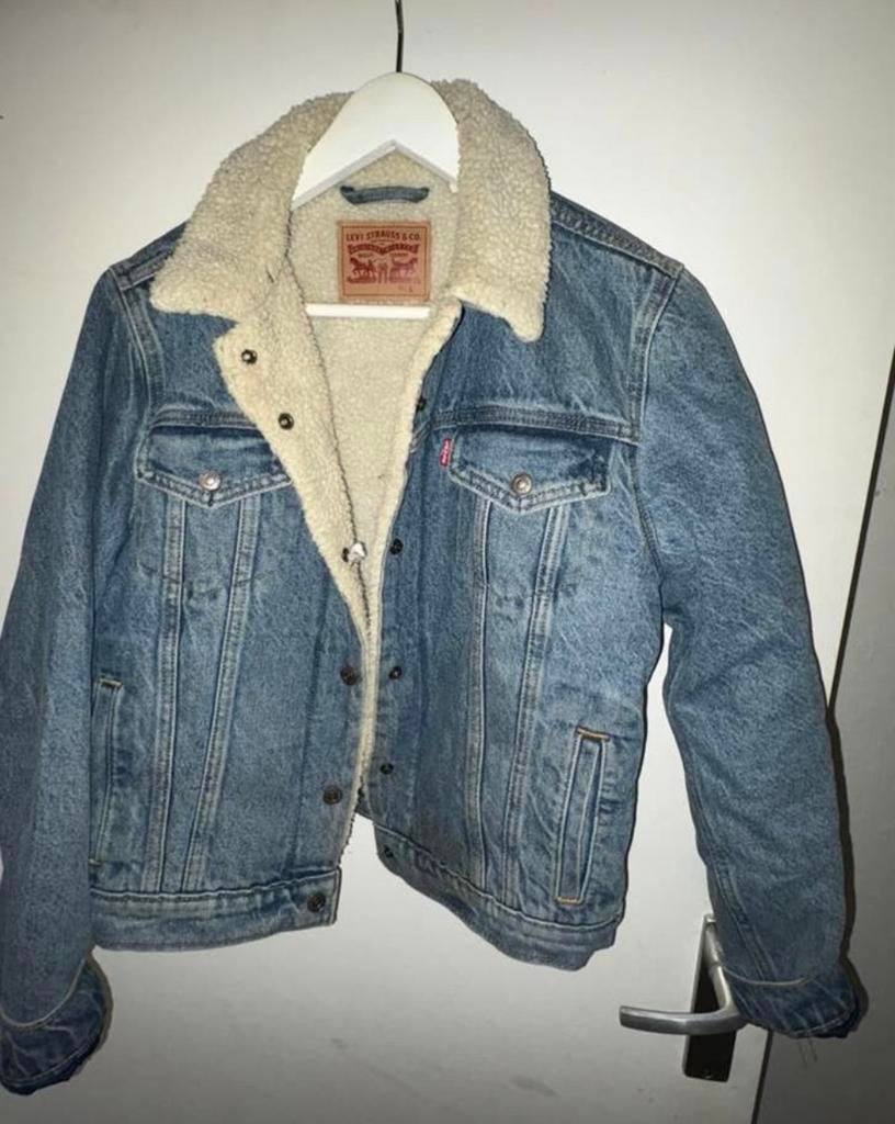 Levi,s spijkerjack voorzien van bont, Ophalen of Verzenden, Zo goed als nieuw, Maat 38/40 (M), Blauw