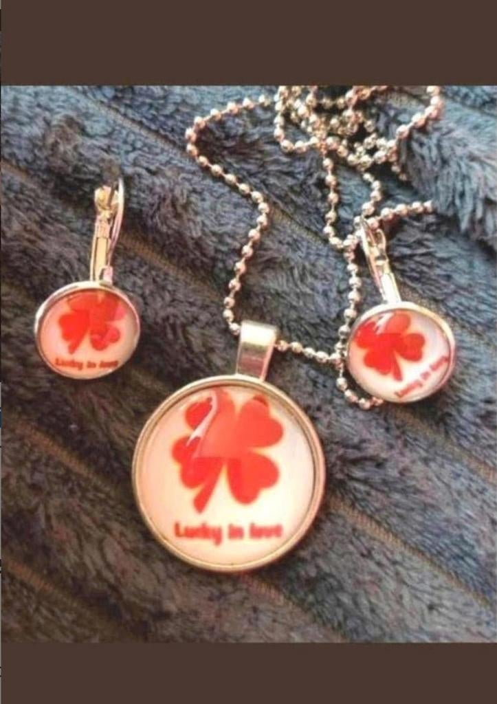 Ketting en oorbellen Klavertje vier, Verzenden, Nieuw, Zilver, Met hanger