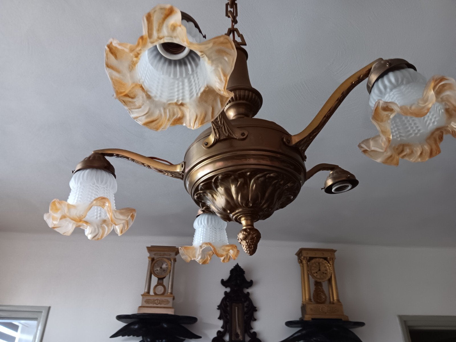 Antieke bronzen kroonluchter met glazen kappen, Antiek en Kunst, Antiek | Lampen, Ophalen