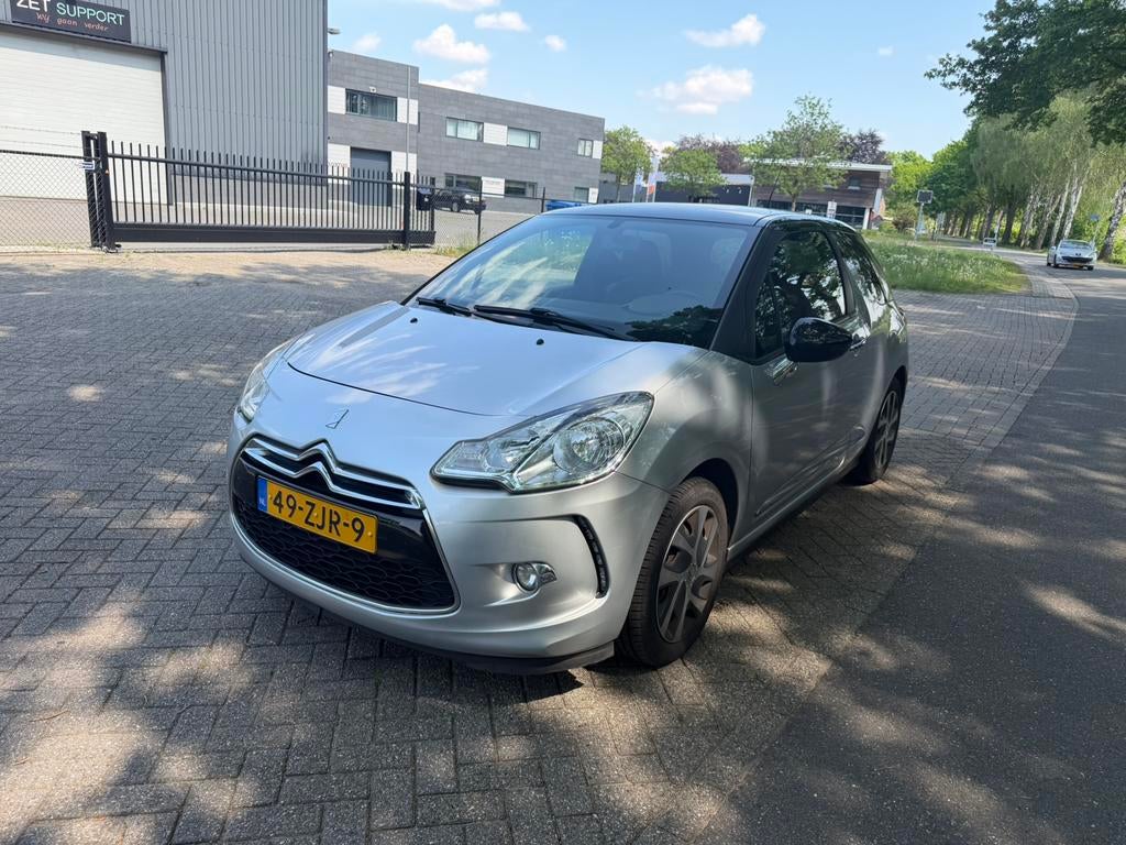 Citroën DS3 1.2 VTI Chic 2012 Grijs Inruil Mogelijk, Voorwielaandrijving, 40 €/maand, 1199 cc, Origineel Nederlands
