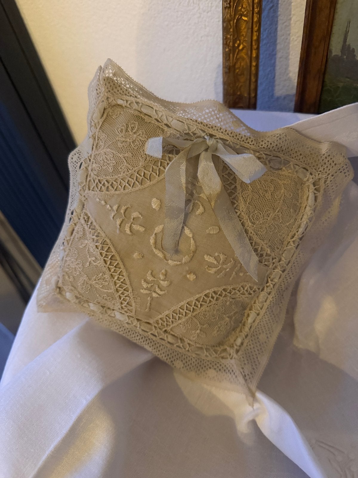 Klein boudoir kussentje, antiek kant., Ophalen of Verzenden