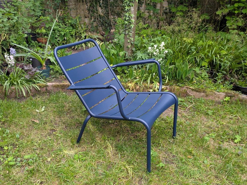 Fermob Luxembourg low armchair - deep blue, Tuin en Terras, Tuinstoelen, Ophalen, Gebruikt, Aluminium, Stapelbaar