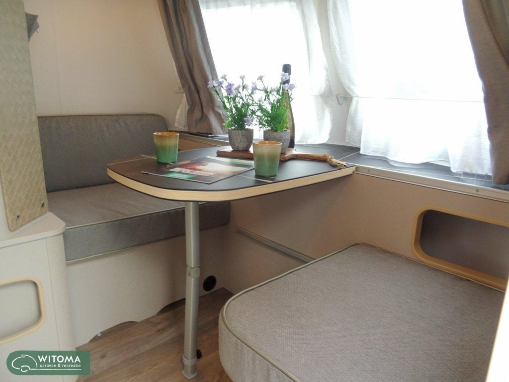 Eriba Touring 542 speciale aanbieding, Bedrijf, 4 tot 5 meter, Eriba, 2 aparte bedden