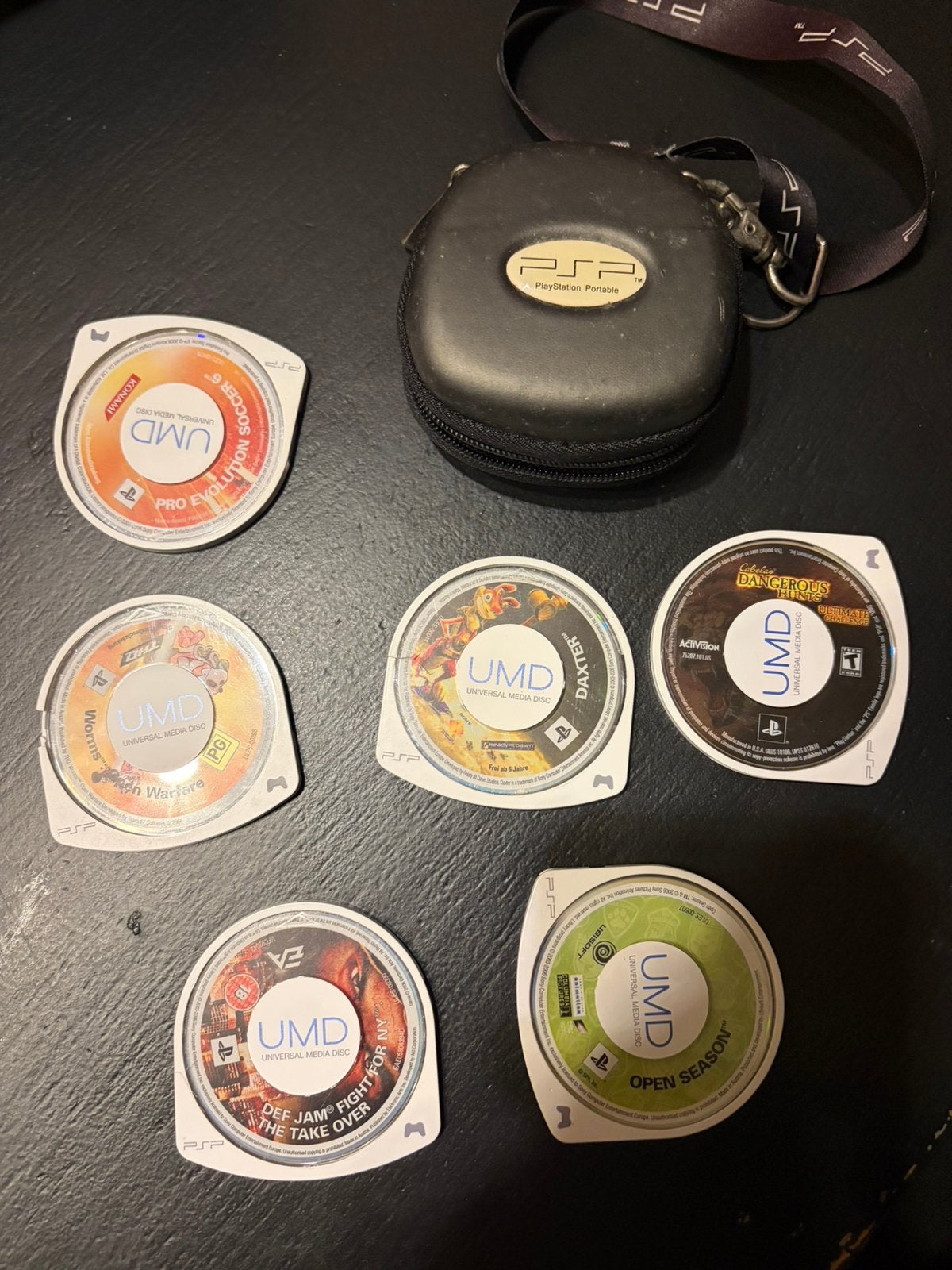 Playstation portable bewaar mapje met 6 spellen, Spelcomputers en Games, 1 speler, Ophalen of Verzenden, Zo goed als nieuw, Vanaf 3 jaar