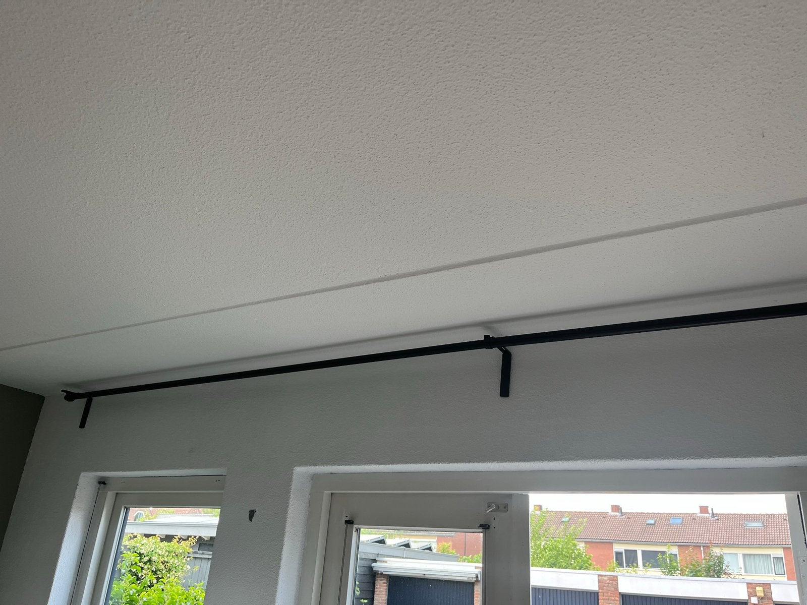 Zwarte gordijnroede 390cm, Ophalen, Zo goed als nieuw, Zwart, Inclusief montageonderdelen