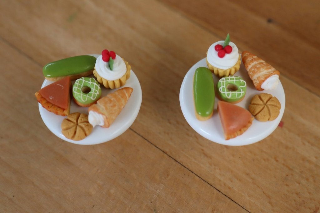 4 Setjes met gebakjes, donut, roomhoorn, koek, vlaaipunt., Ophalen of Verzenden, Nieuw, Gebruiksvoorwerp