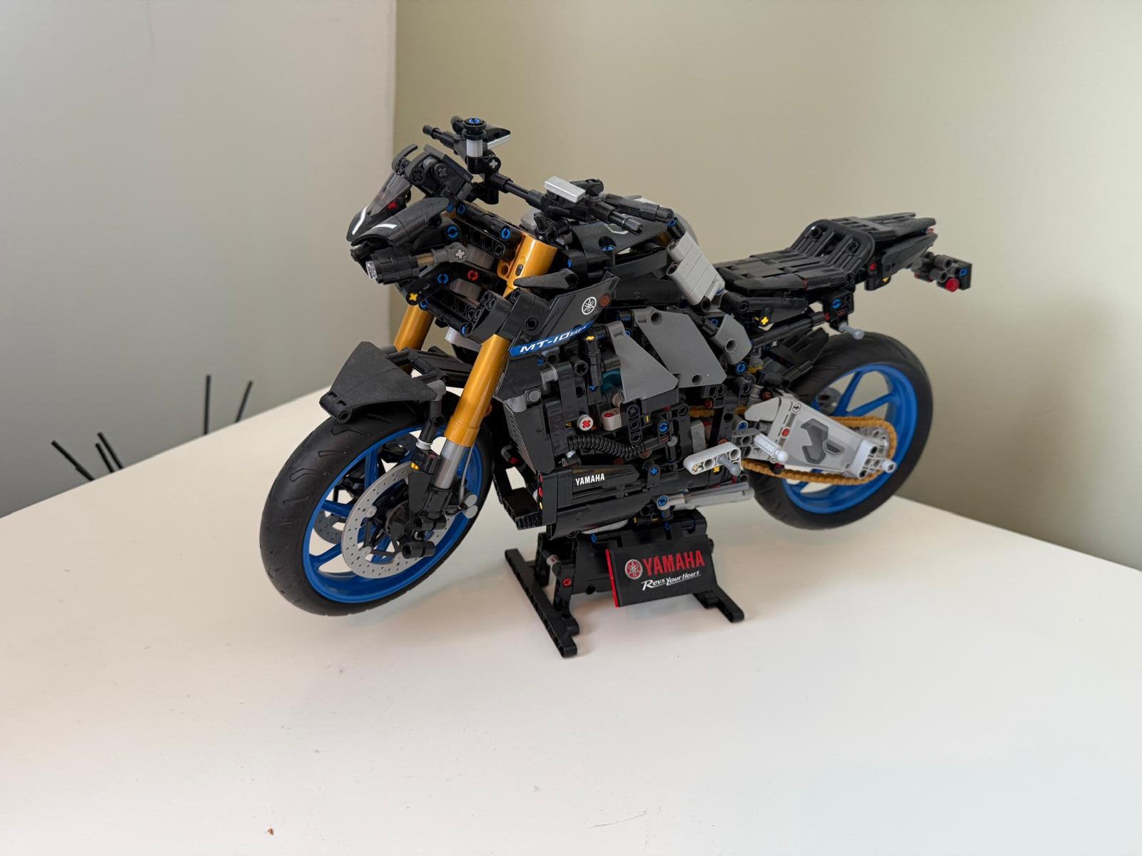 Lego Yamaha motor, Ophalen