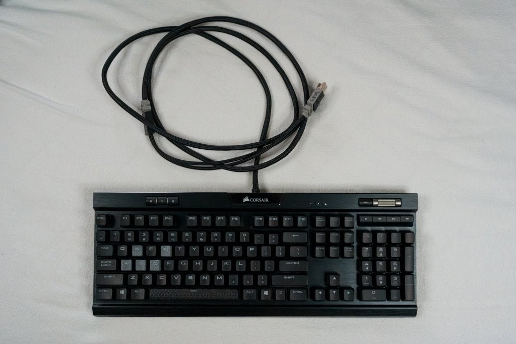 Corsair K70 RGB MK.2 Mechanical Keyboard + Extra Keycaps, Computers en Software, Ophalen of Verzenden, Qwerty, Bedraad, Corsair