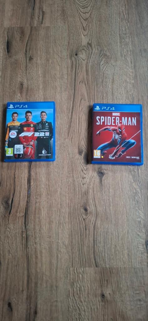 Ps4 + 2 controllers en games, Spelcomputers en Games, Online, Gebruikt, Overige genres, 2 spelers