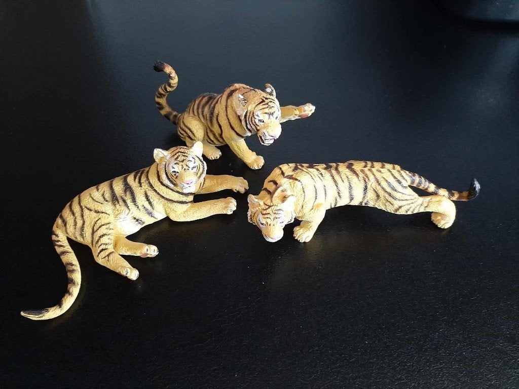 Tijgerfamilie van hard plastic!, Ophalen of Verzenden, Zo goed als nieuw, Wild dier, Beeldje of Figuurtje