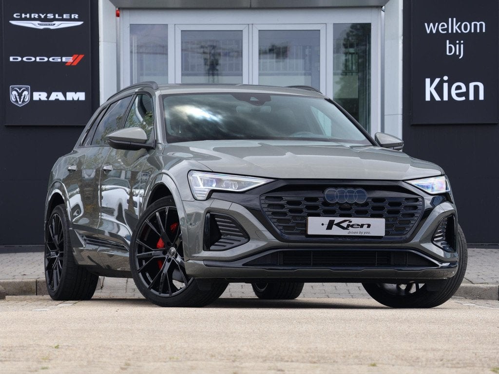 Audi Q8 e-tron 55 quattro S Edition 115 kWh | Pano dak | 22", Auto's, Audi, Automaat, 131 €/maand, Zwart, Q8 e-tron