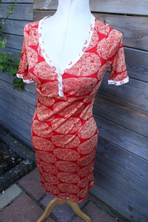 Jurk rood/ goud St. Martins mt XS Vaste prijs, Kleding | Dames, Jurken, St MArtins, Ophalen of Verzenden, Zo goed als nieuw, Knielengte