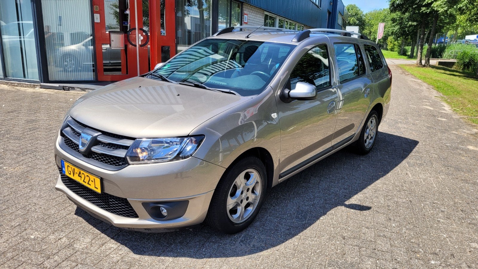 Dacia Logan MCV 0.9 Tce 90pk 10th Anniversary 2015 Bruin Nap, Voorwielaandrijving, 898 cc, Stof, 40 €/maand