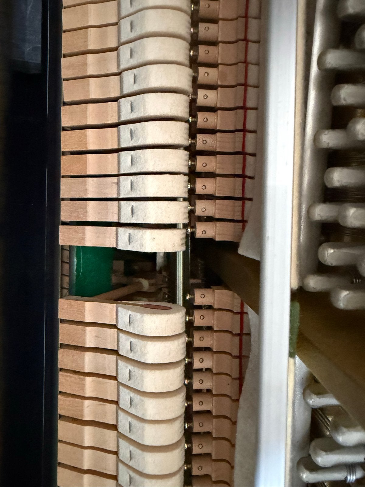 Foto 10 van Yamaha M108T Piano - Weinig Bespeeld, incl. Kruk