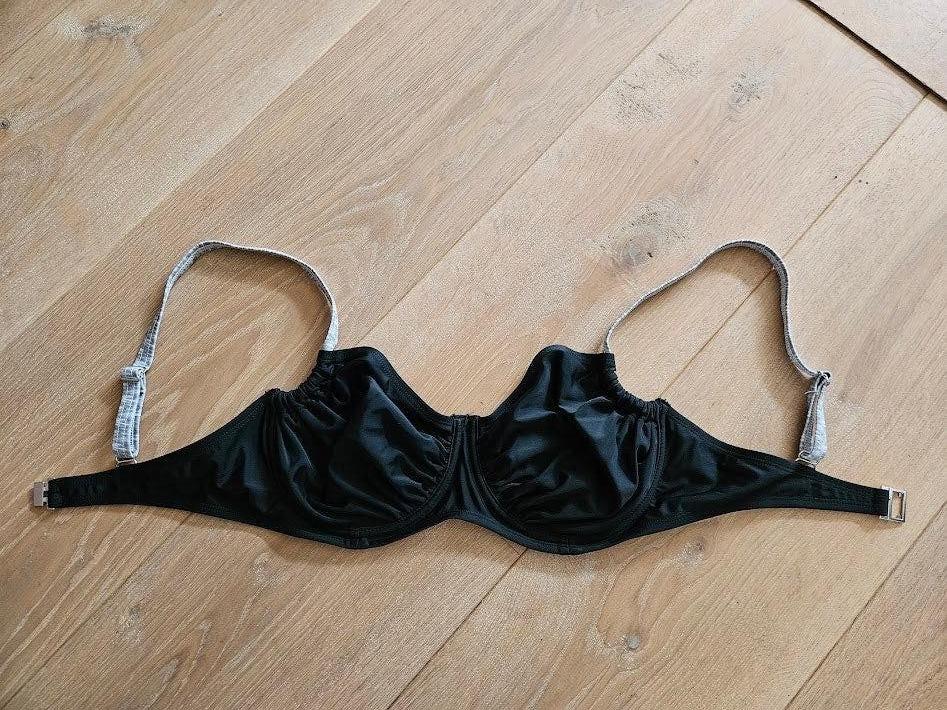 nieuwe zwarte bikini top Bonprix met lichtgrijze bandjes 80F, Kleding | Dames, Badmode en Zwemkleding, Bonprix, Zwart, Nieuw, Ophalen of Verzenden