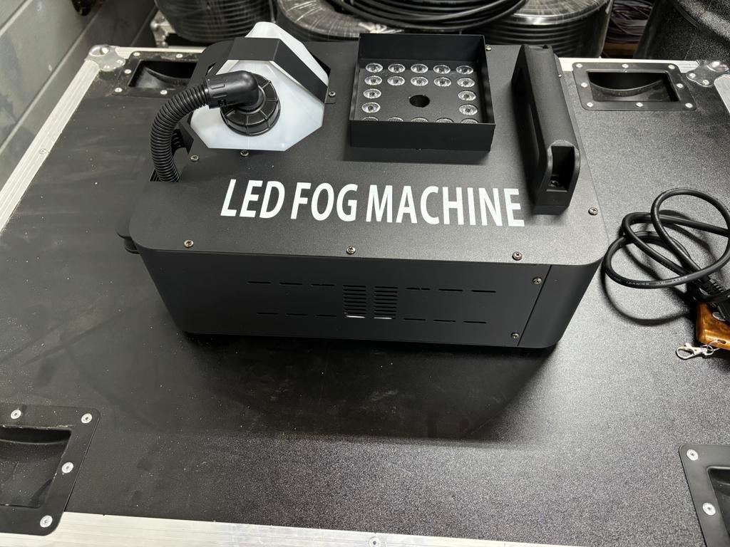 Verticaal / horizontale rookmachine, Ophalen, Zo goed als nieuw, Licht