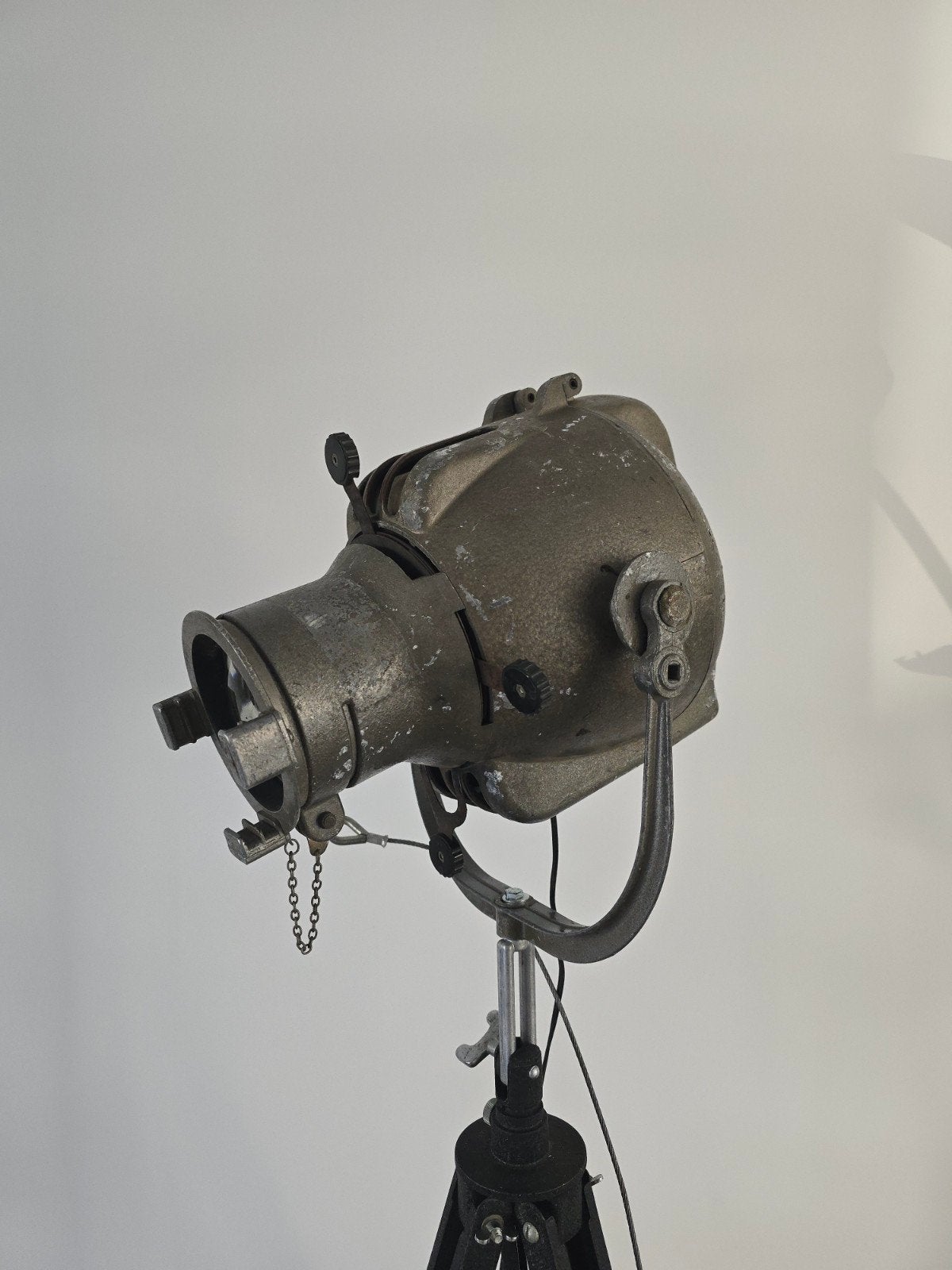 Antieke Strand Electric theater-lamp op Tripod statief €299, Ophalen of Verzenden