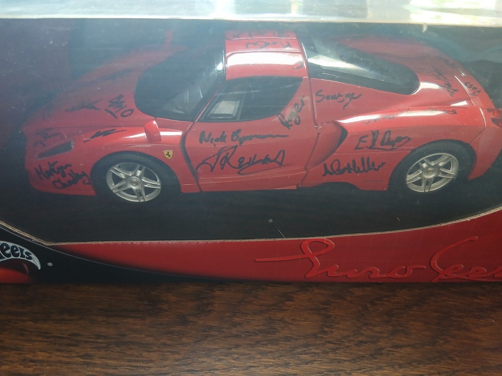 Gesigneerde Ferrari 1:18 van project gotham racing, Ophalen, Zo goed als nieuw