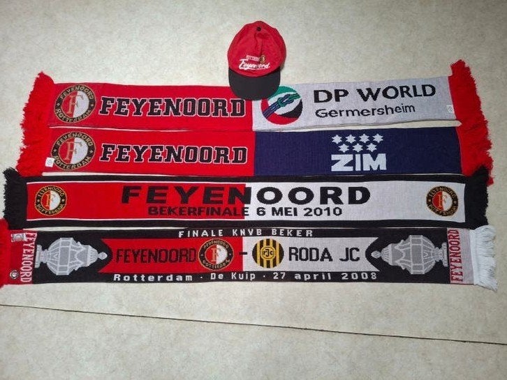 Feyenoord Rotterdam sjaals met pet, Ophalen of Verzenden, Feyenoord