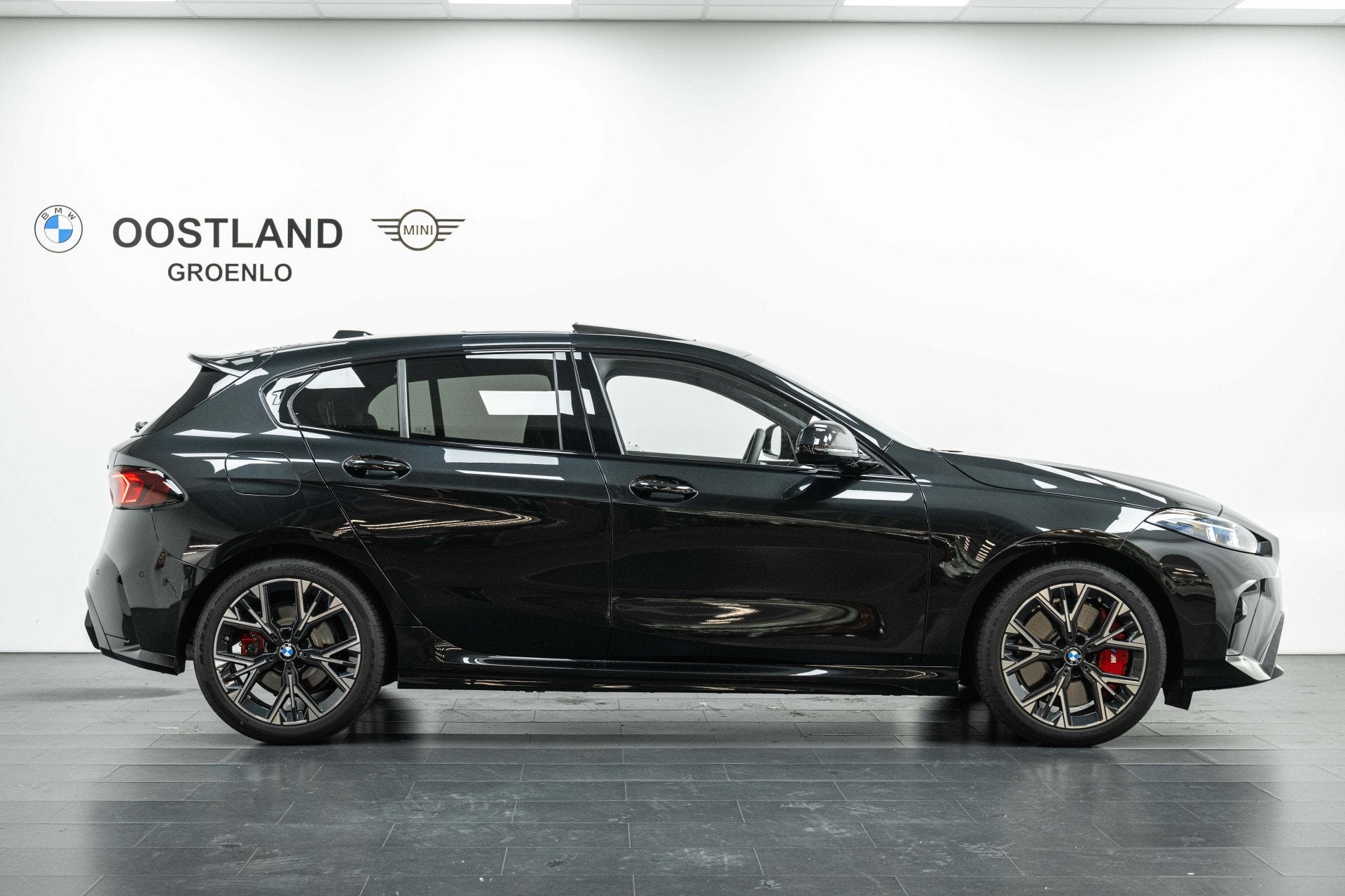 BMW 1 Serie 120 M Sport Automaat / Panoramadak / Sportstoele, Auto's, 156 pk, Met garantie (alle), Zwart, Origineel Nederlands