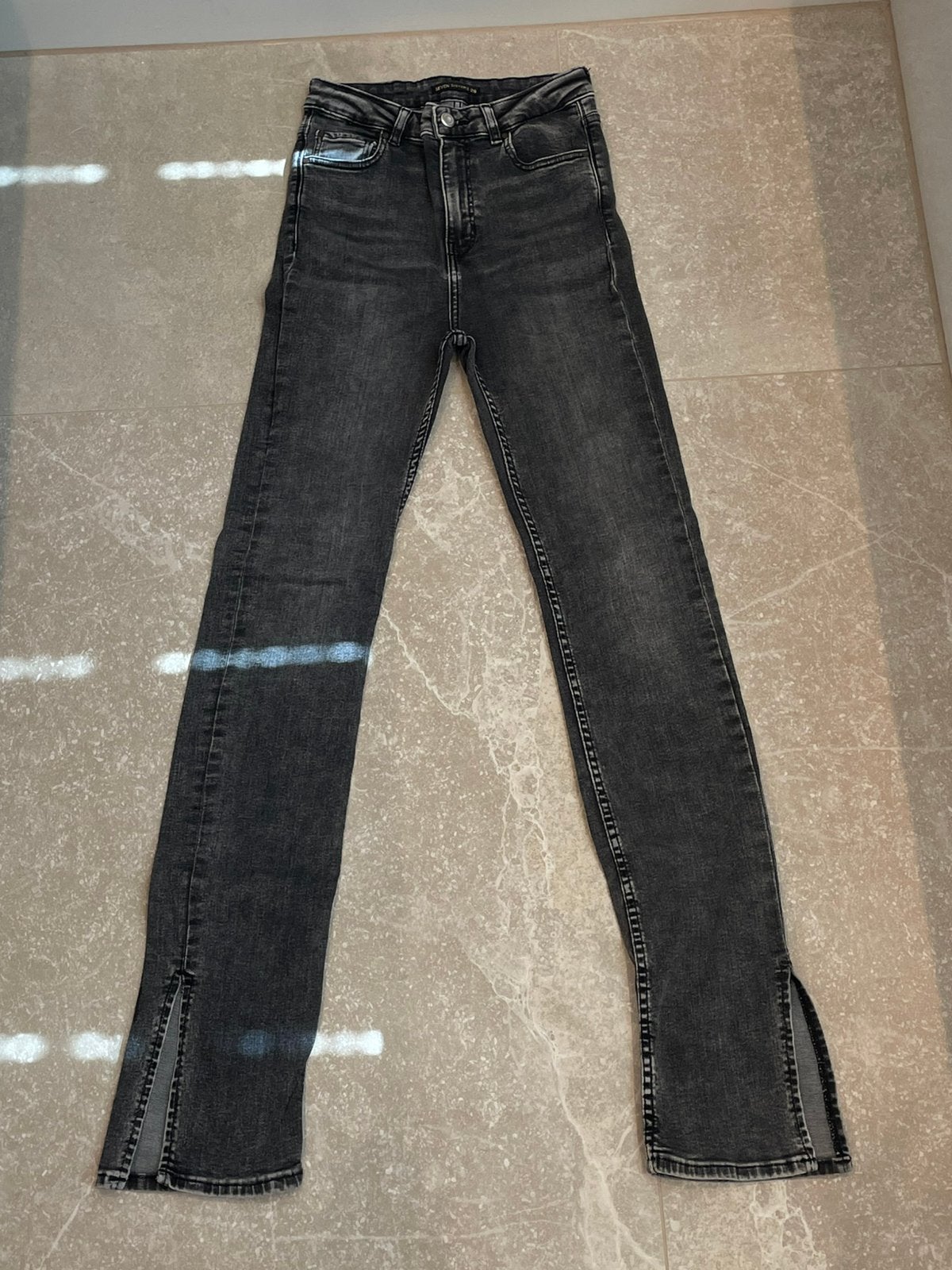 Seven Sisters Jeans met Split, maat 28 donkergrijs, Ophalen of Verzenden, Nieuw, Grijs, Overige jeansmaten
