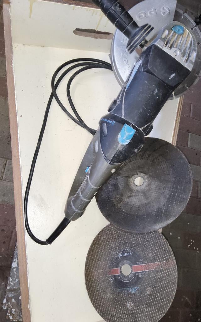 Grote haakse slijper, Doe-het-zelf en Verbouw, Gereedschap | Slijpmachines, Ophalen of Verzenden, 1000 watt of meer, Haakse handslijpmachine