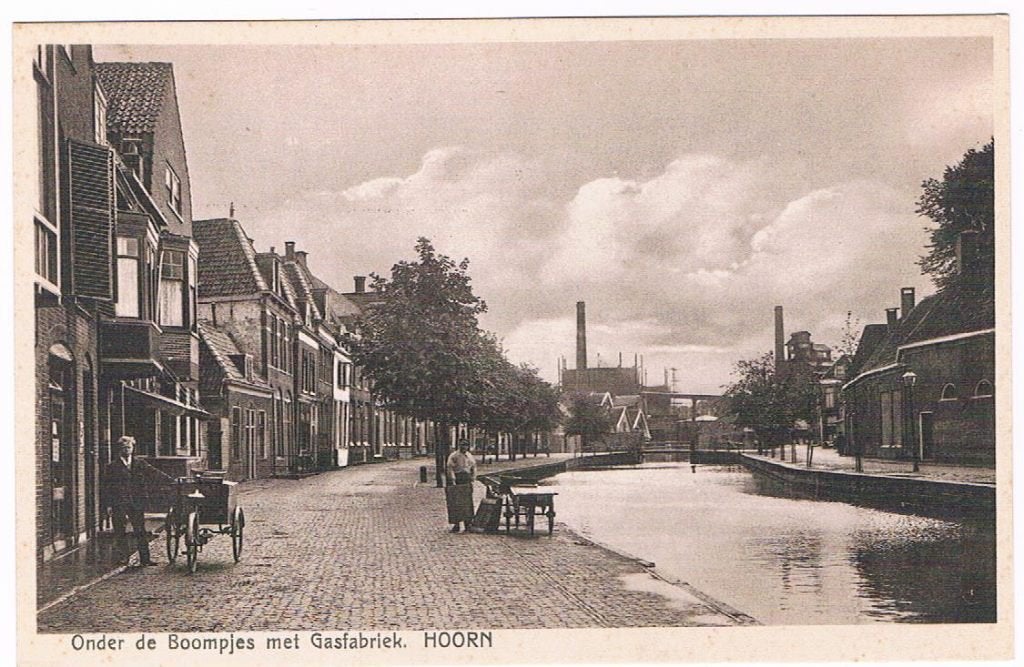 Hoorn jaren '20. Onder de Boompjes met de Gasfabriek., Verzamelen, Ophalen of Verzenden, 1920 tot 1940, Ongelopen, Noord-Holland