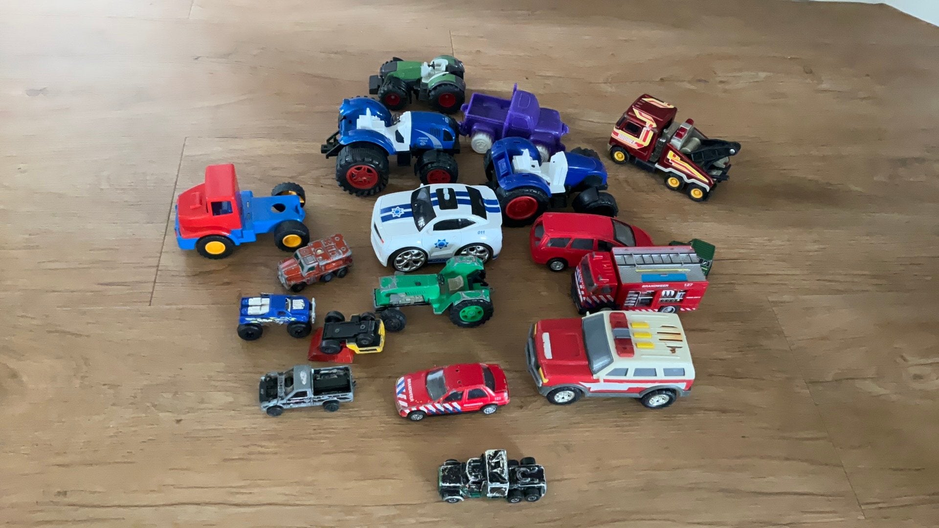 18 Speelgoed trekkers en auto’s, Ophalen, Zo goed als nieuw