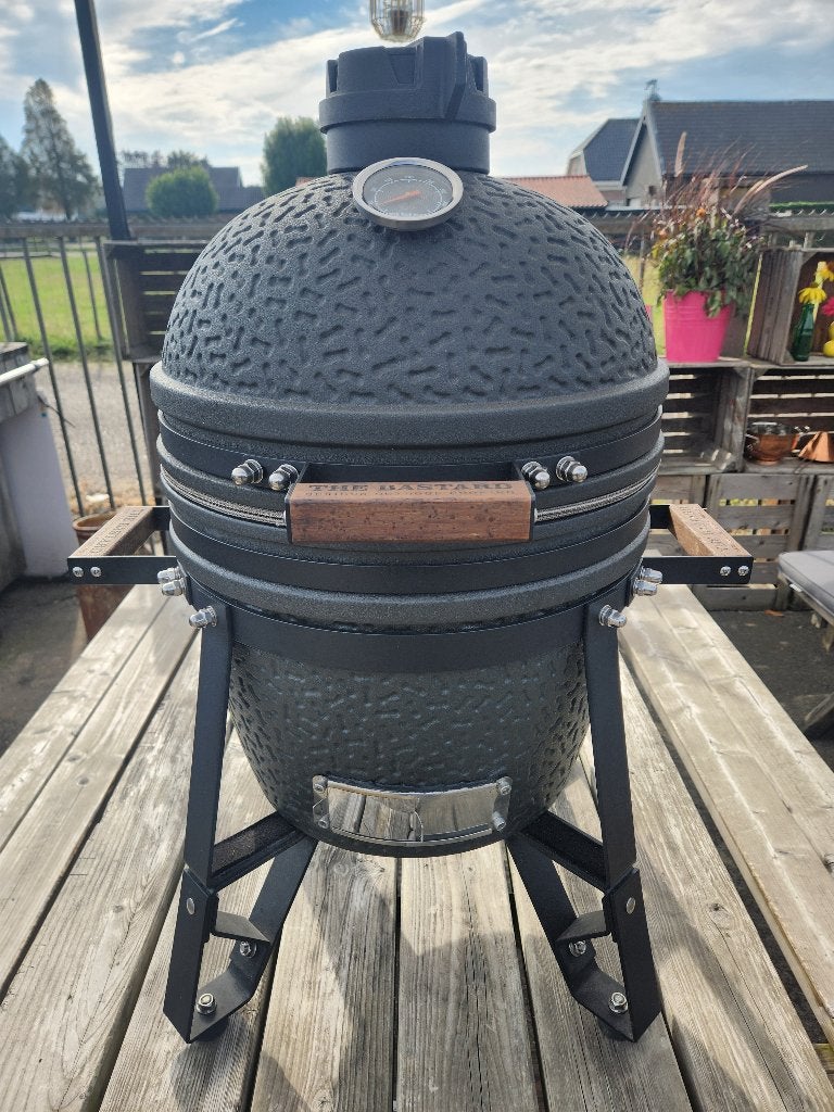 Bastard Urban Compact Kamado BBQ, Ophalen of Verzenden, Zo goed als nieuw, The Bastard, Met accessoires