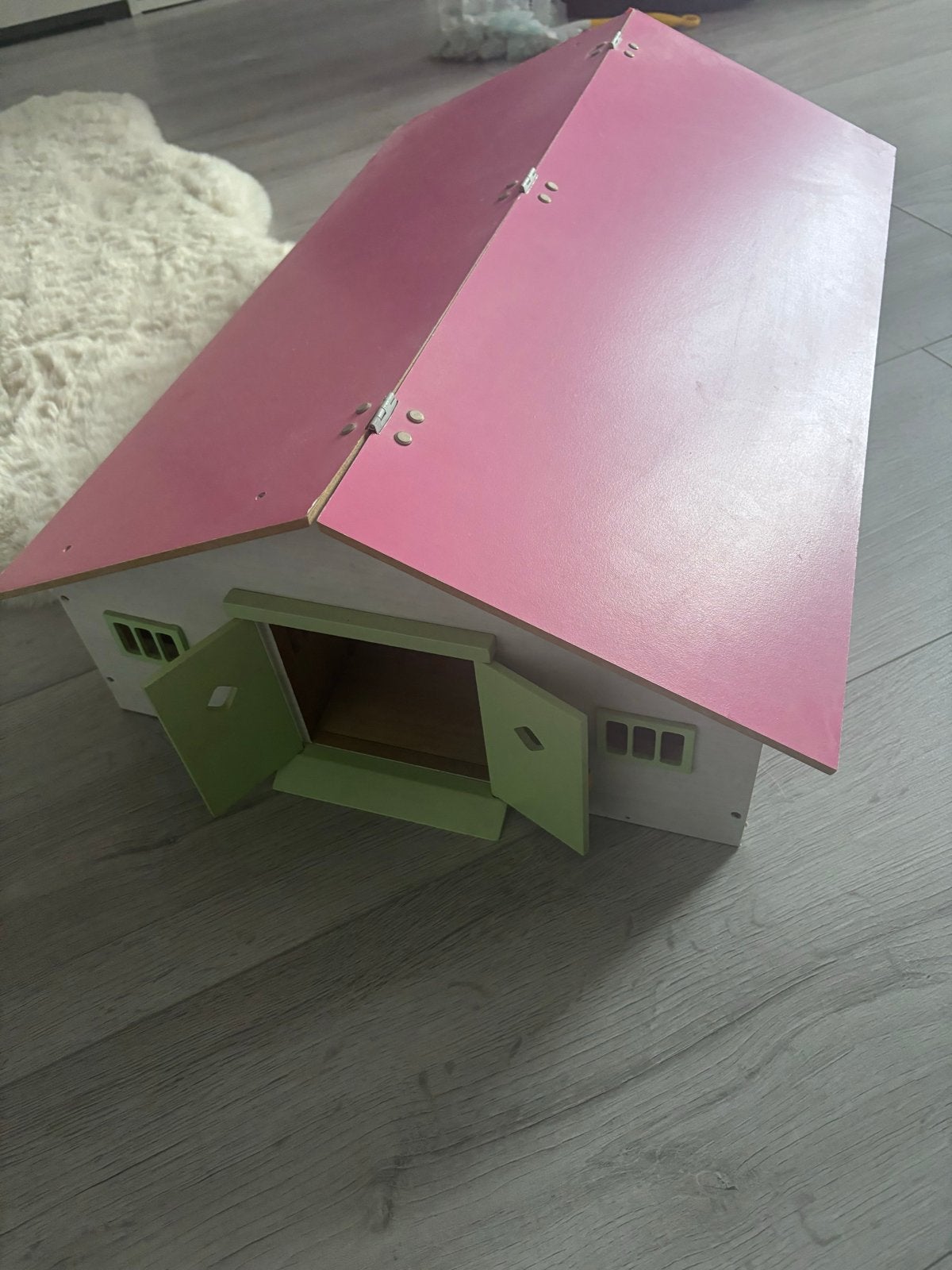 Houten speelgoed paardenstal met roze dak, Kinderen en Baby's, Ophalen of Verzenden, Gebruikt, Overige typen