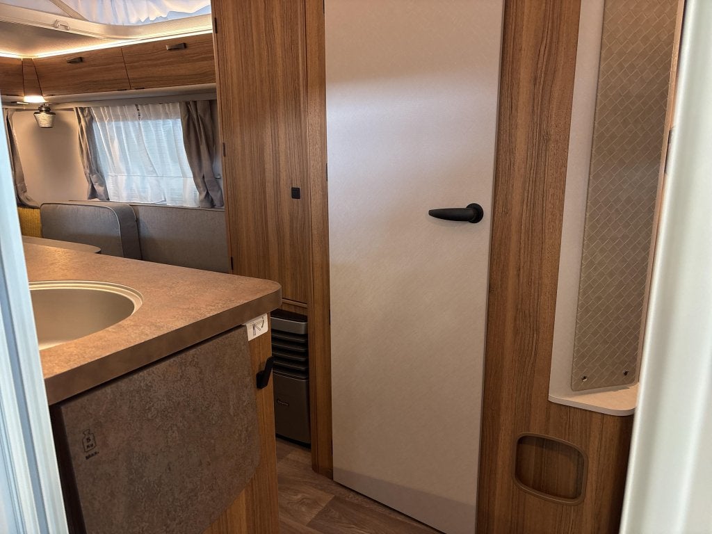 Eriba Touring 540 Legend Hampton Zilver, Kachel, 4 tot 5 meter, Eriba, Bedrijf