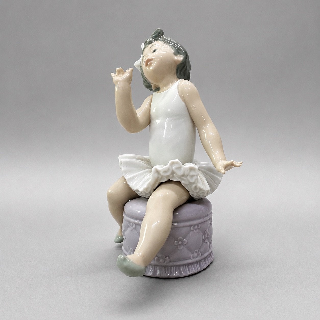 Lladró “Little Ballet Girl” – Model 5106 – José Roig, Verzamelen, Ophalen of Verzenden, Zo goed als nieuw, Mens