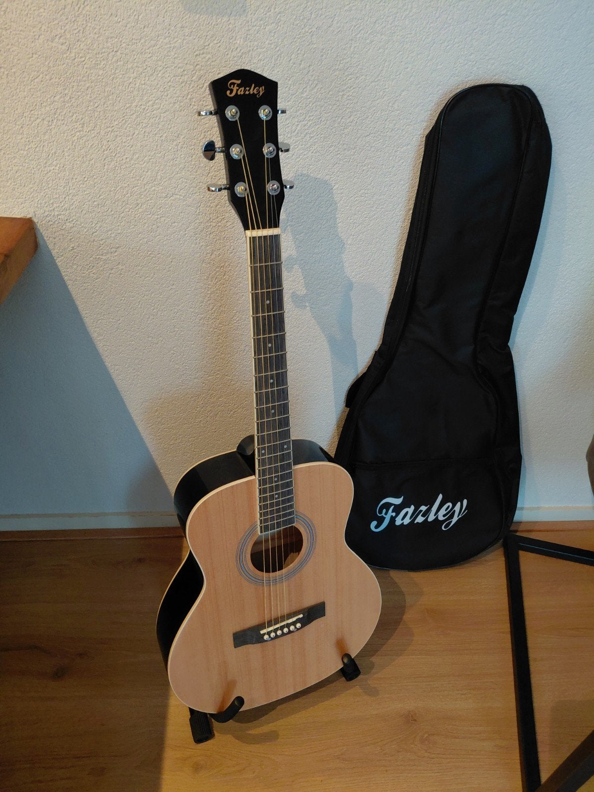 3/4 gitaar met standaard en opberghoes, Ophalen, Zo goed als nieuw, Western- of Steelstringgitaar
