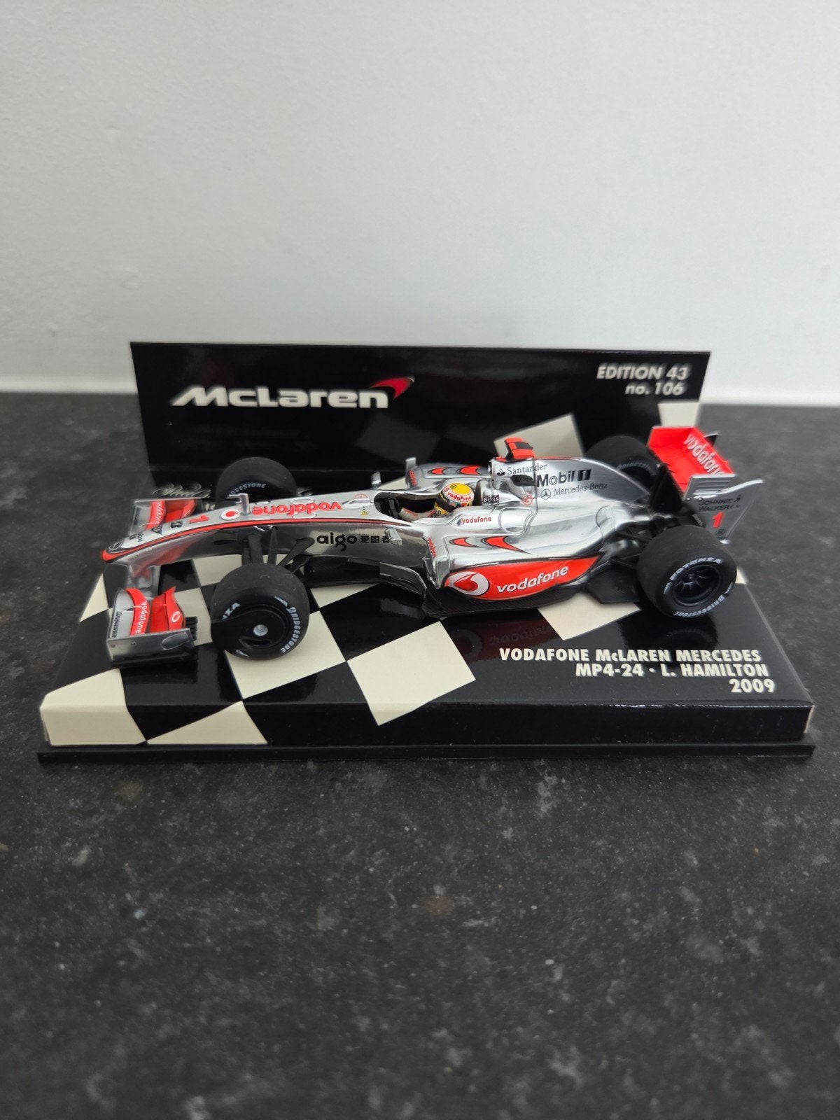 Lewis Hamilton McLaren Mercedes MP4-24 2009 1:43, Ophalen of Verzenden, Nieuw, Auto, MiniChamps