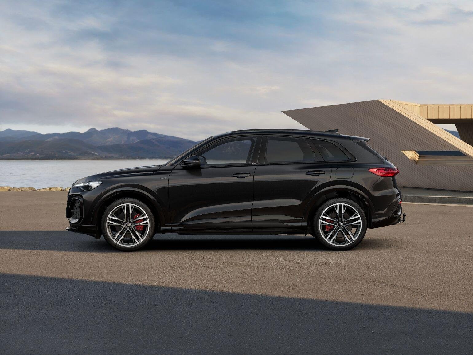 Audi Q5 367pk e-hybrid quattro S edition Competition | Panor, Auto's, Automaat, 12 maanden, Stof, 4 cilinders