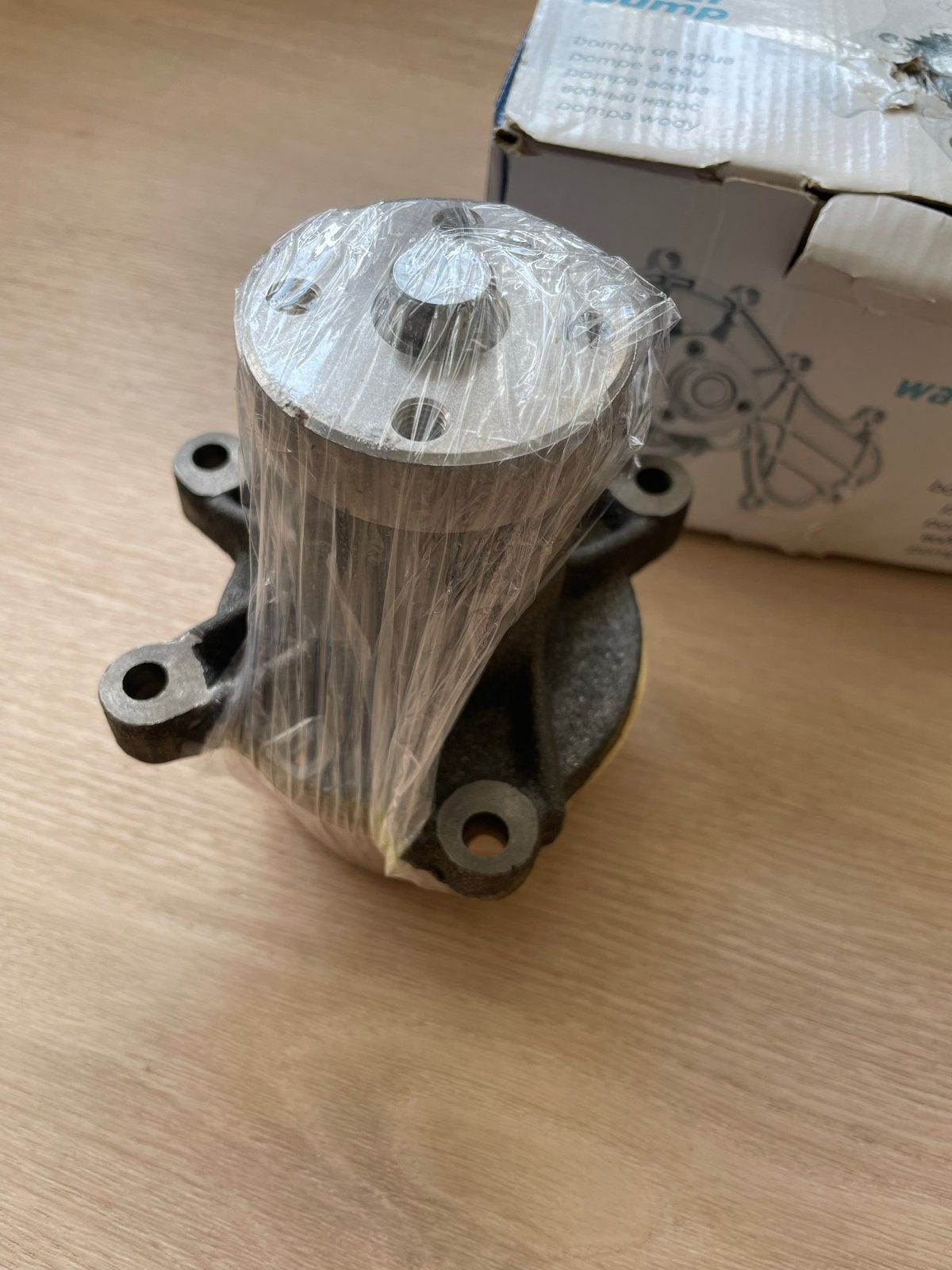 Waterpomp Mercedes 240 3.0 Diesel - Nieuw in doos, Auto-onderdelen, Ophalen of Verzenden, Nieuw, Mercedes-Benz