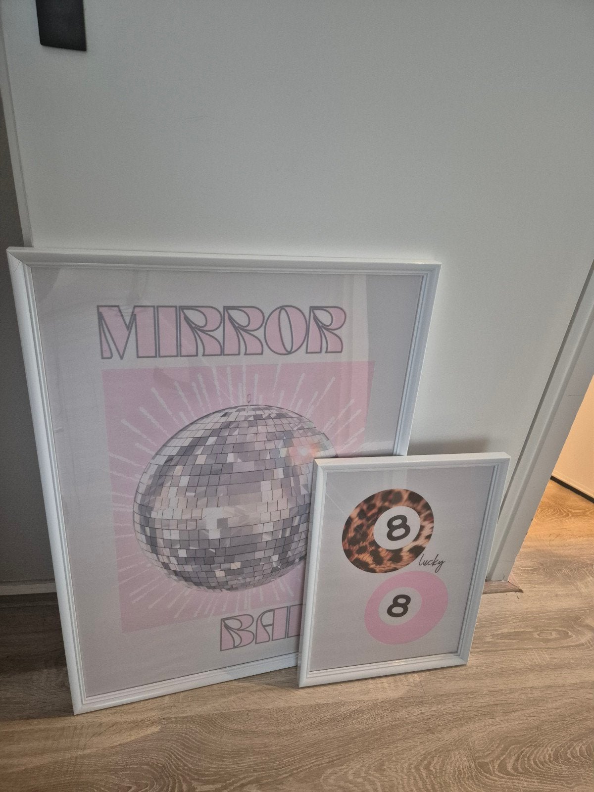 2 schilderijen met posters, Ophalen, Zo goed als nieuw