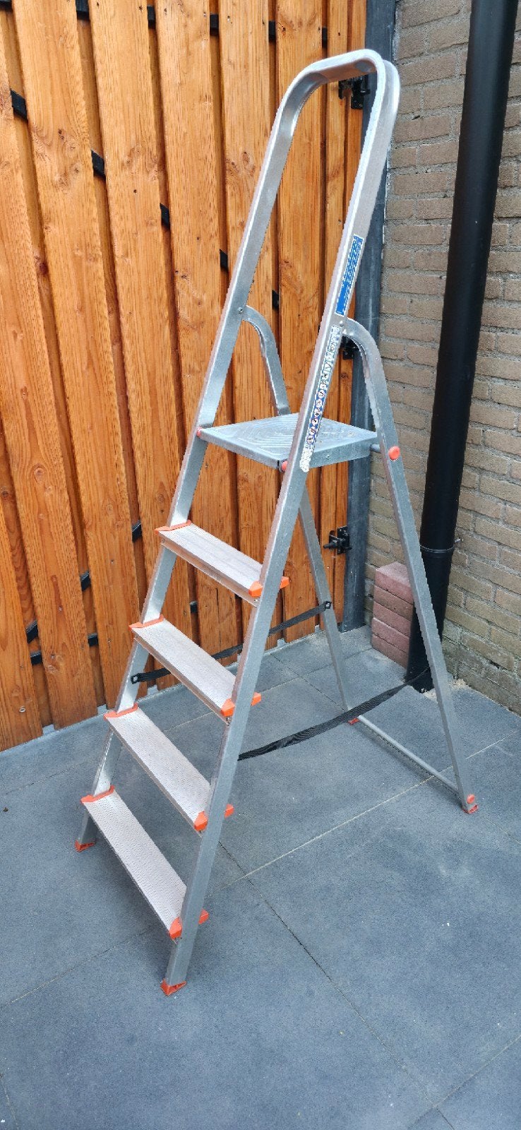 Stevige aluminium trap met 4 treden en plateau, Doe-het-zelf en Verbouw, Ladders en Trappen, Ophalen, Minder dan 2 meter