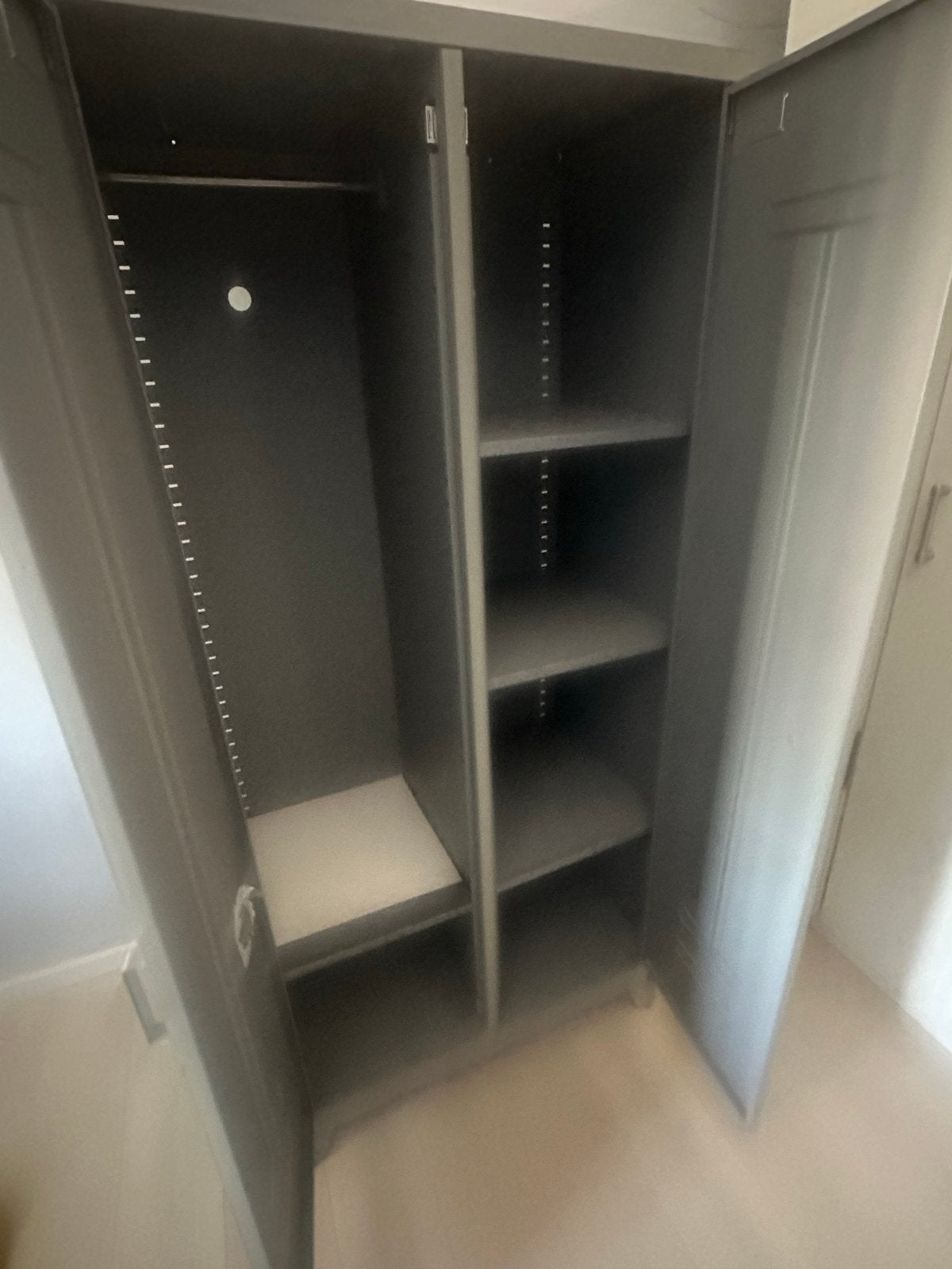 Locker kledingkast met legplanken en hangruimte, Ophalen, Gebruikt, 50 tot 100 cm, Metaal